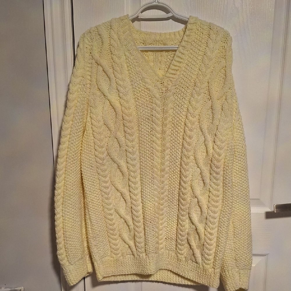 Women’s Cream Cable V-Neck Sweater